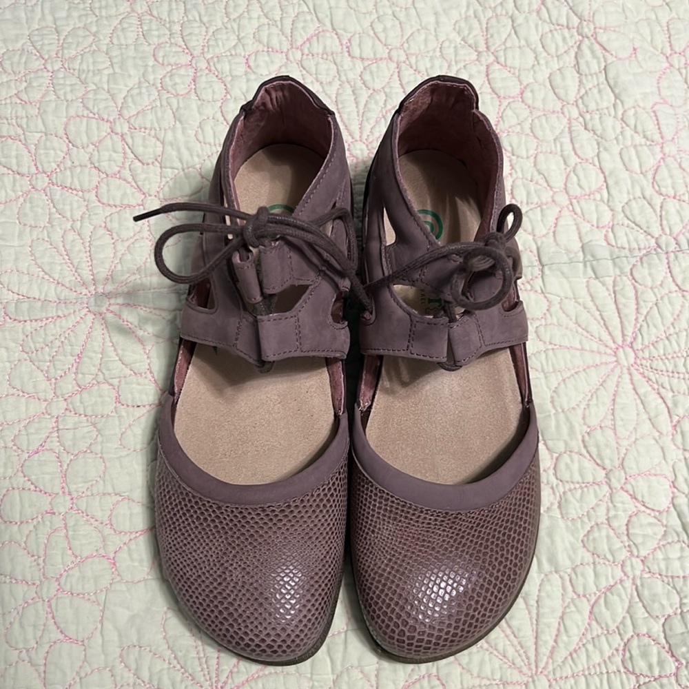 NAOT KATA perforated flat. Size 36 US: 5.5. New without the box.